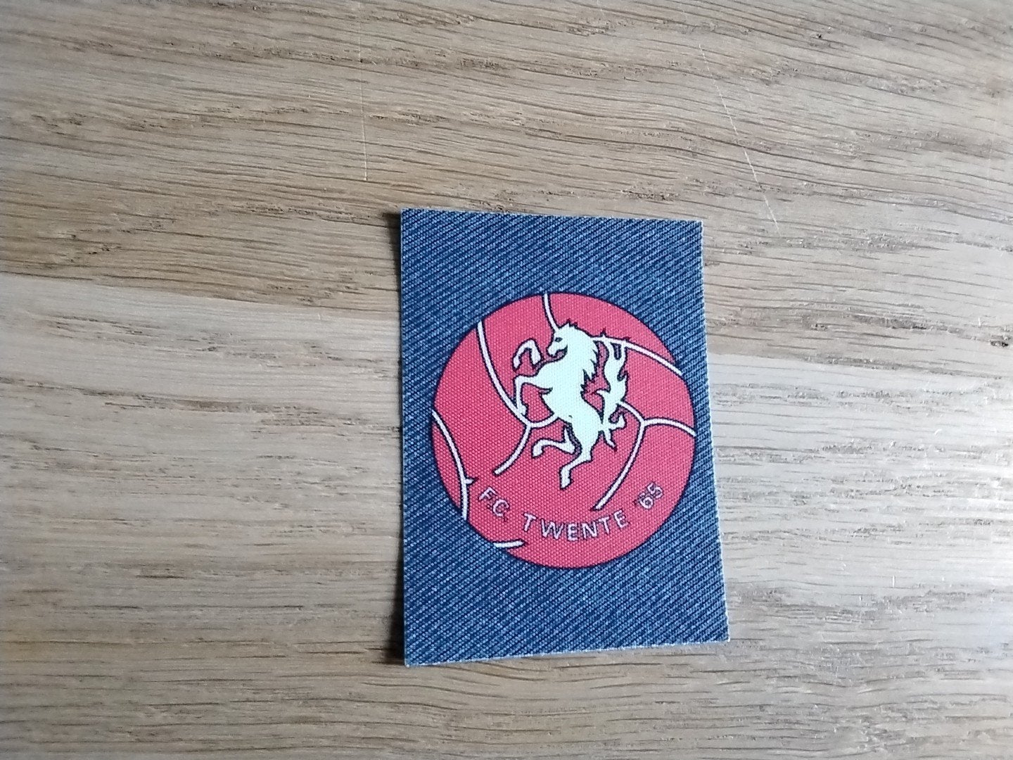 FC Twente 65 Embleem uit 1978 geen sticker geen panini, Ophalen of Verzenden, Zo goed als nieuw, F.C. Twente, Poster, Plaatje of Sticker