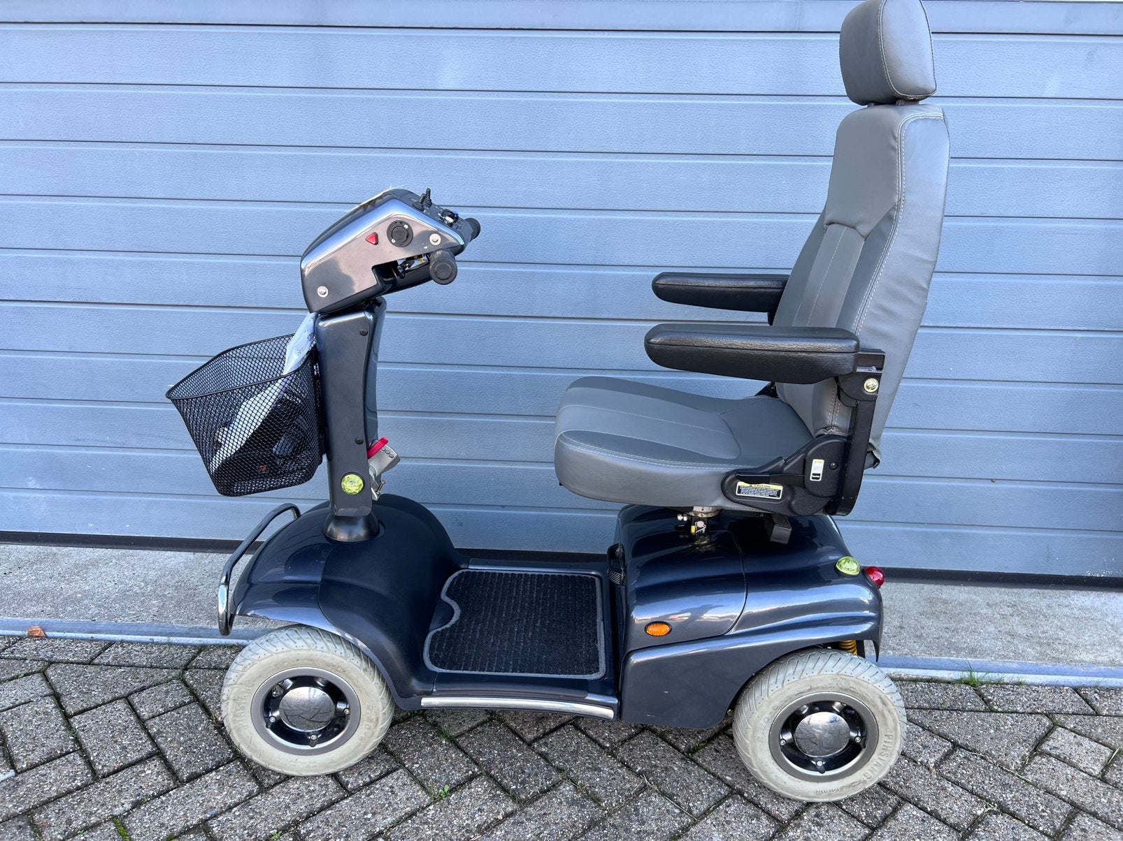 Scootmobiel 4-wiel compact, met twee nieuwe accu’s., Diversen, Ophalen, Gebruikt, 26 t/m 35 km, Shoprider