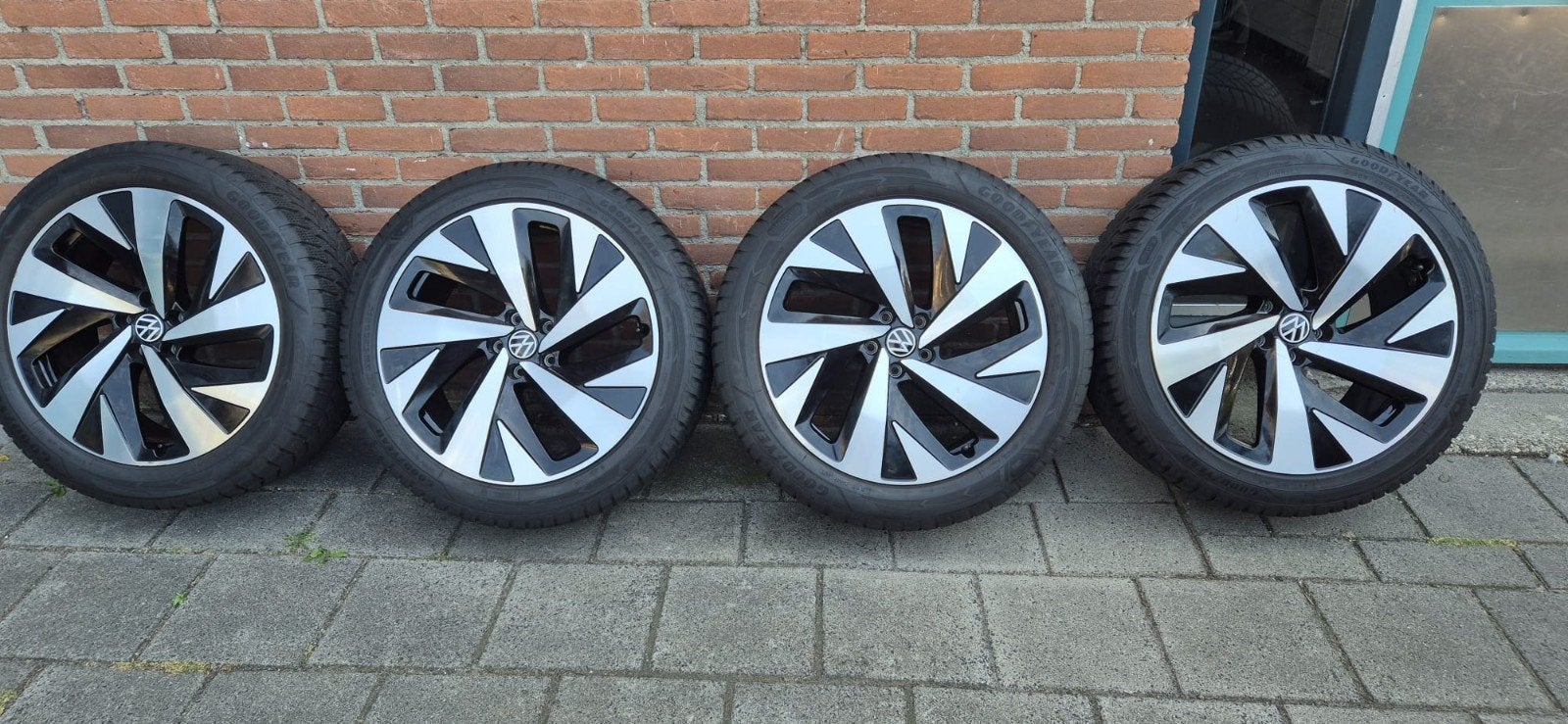 ​Originele VW ID.4 Lichtmetalen Velgen met Winterbanden, Auto-onderdelen, Ophalen, Gebruikt, Banden en Velgen, Winterbanden