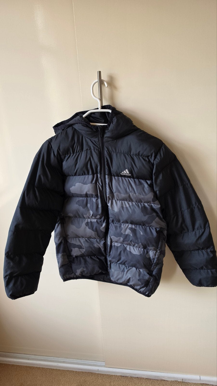 Adidas winterjas camouflage - maat 152, Kinderen en Baby's, Ophalen, Gebruikt, Adidas, Jongen