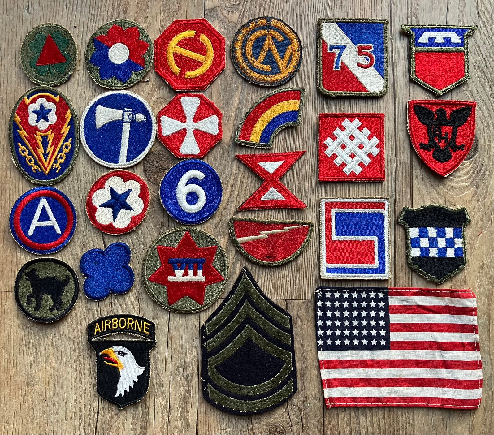 US div emblemen patches badges, Verzamelen, Militaria | Tweede Wereldoorlog, Ophalen of Verzenden, Landmacht, Amerika, Embleem of Badge
