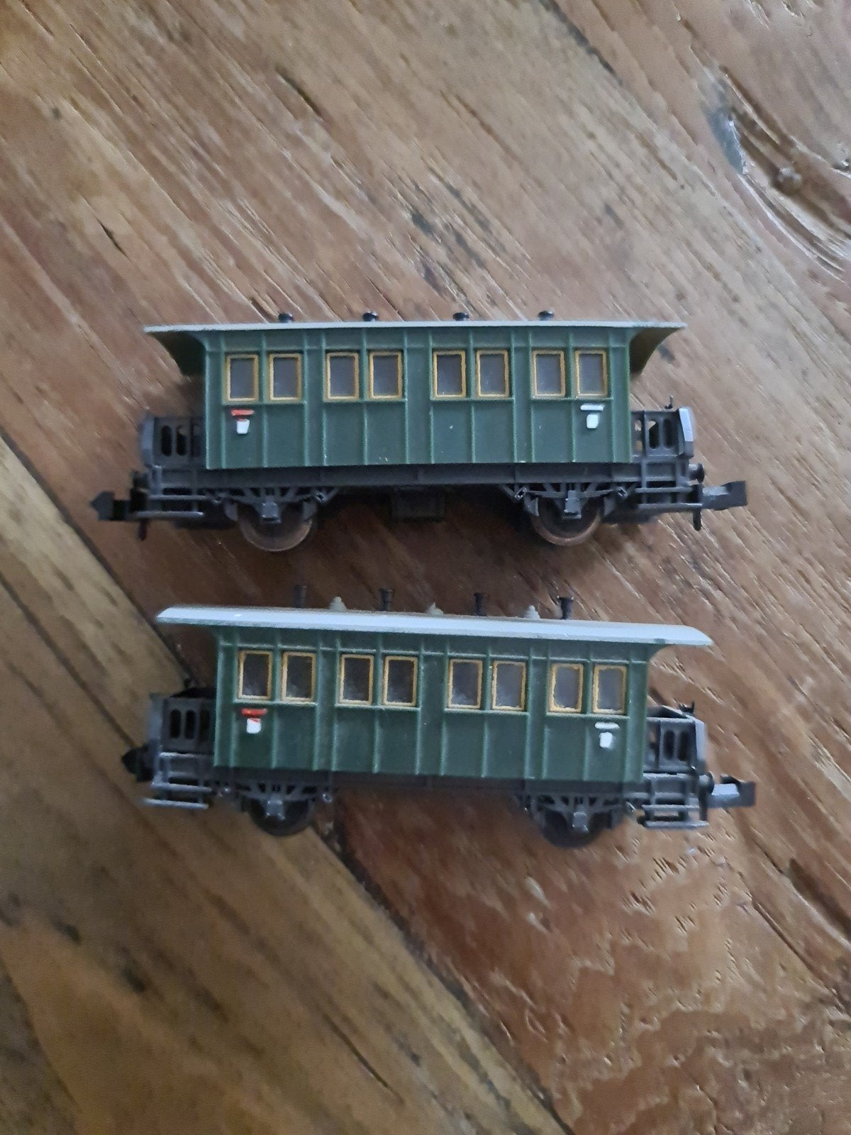 N-Spoor 2 groene rijtuigen zonder box, Hobby en Vrije tijd, Modeltreinen | N-Spoor, Overige merken, Gebruikt, Gelijkstroom, Wagon