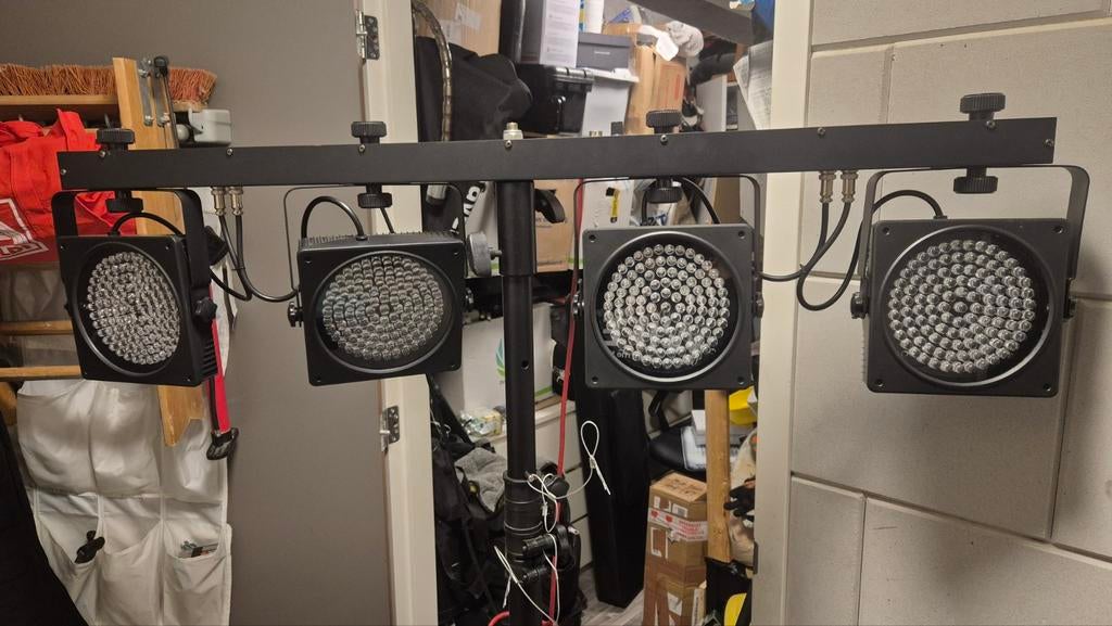 Eurolite LED KLS-200 Compact Light Set - 4 PAR spots, Muziek en Instrumenten, Licht en Laser, Ophalen of Verzenden, Zo goed als nieuw