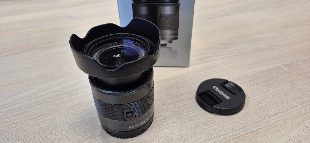 Canon EF-M lens 11-22 mm IS + zonnekap + UV filter, Zonnekap, Canon, Groothoeklens, Ophalen of Verzenden