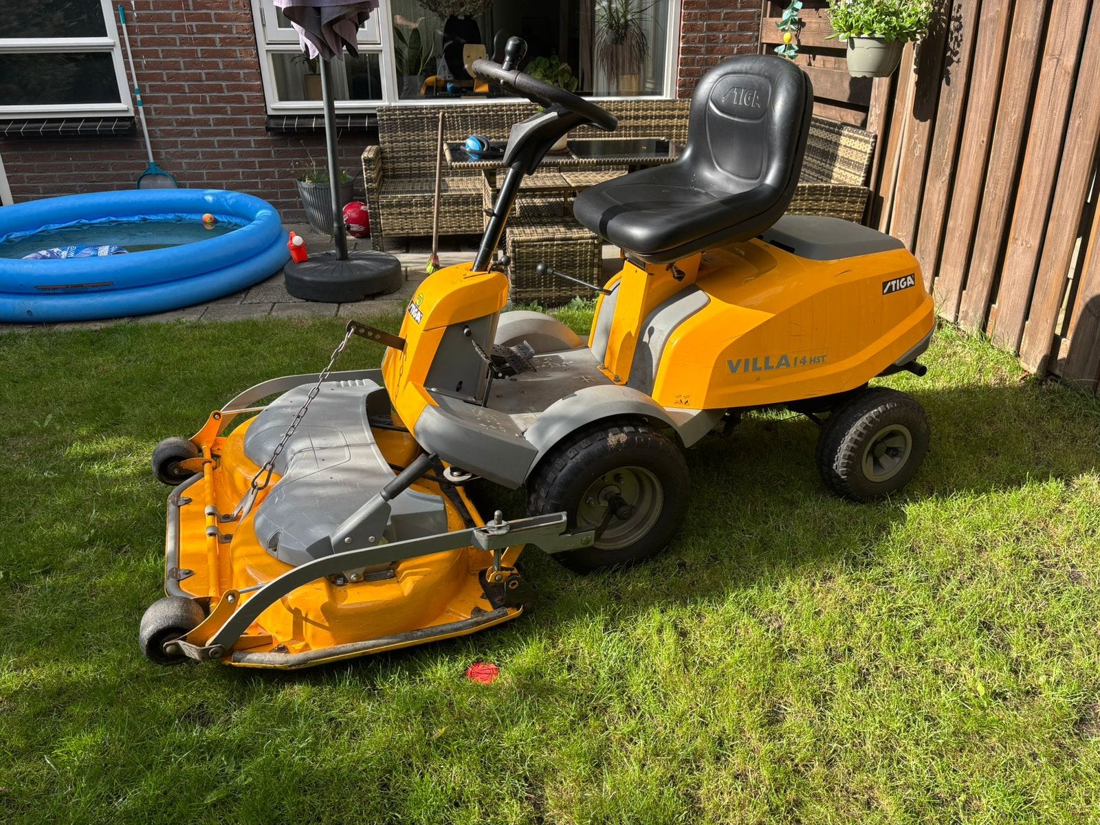 Te Koop: Nette Stiga Villa HST14 Hydrostaat zitmaaier, Ophalen, Zo goed als nieuw, Mulchfunctie, 90 tot 120 cm