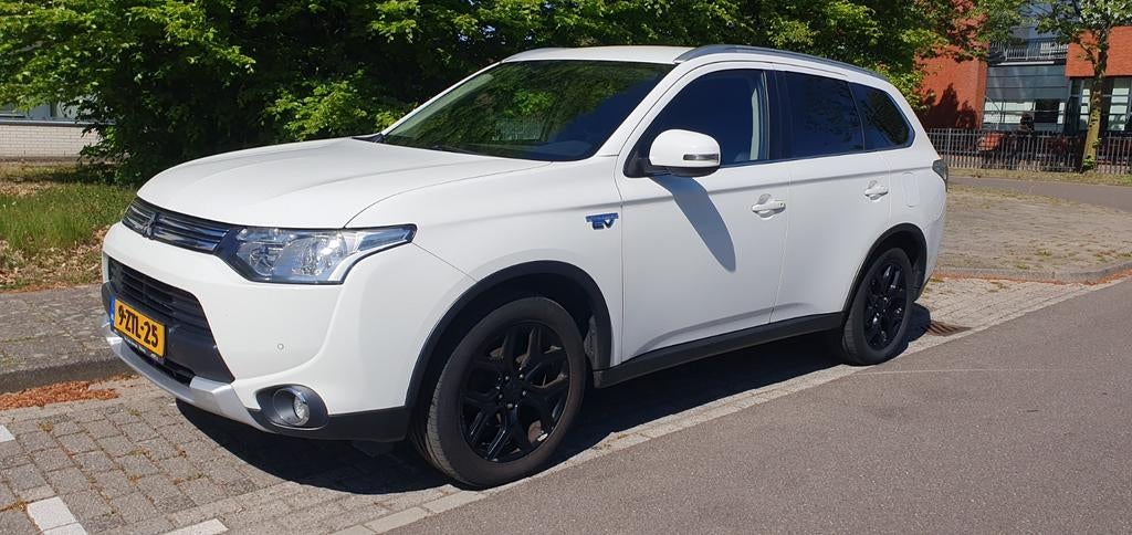 Mitsubishi Outlander 2.0 Phev 4WD CVT 5P 2015 Wit, 1998 cc, Outlander, Wit, Vierwielaandrijving