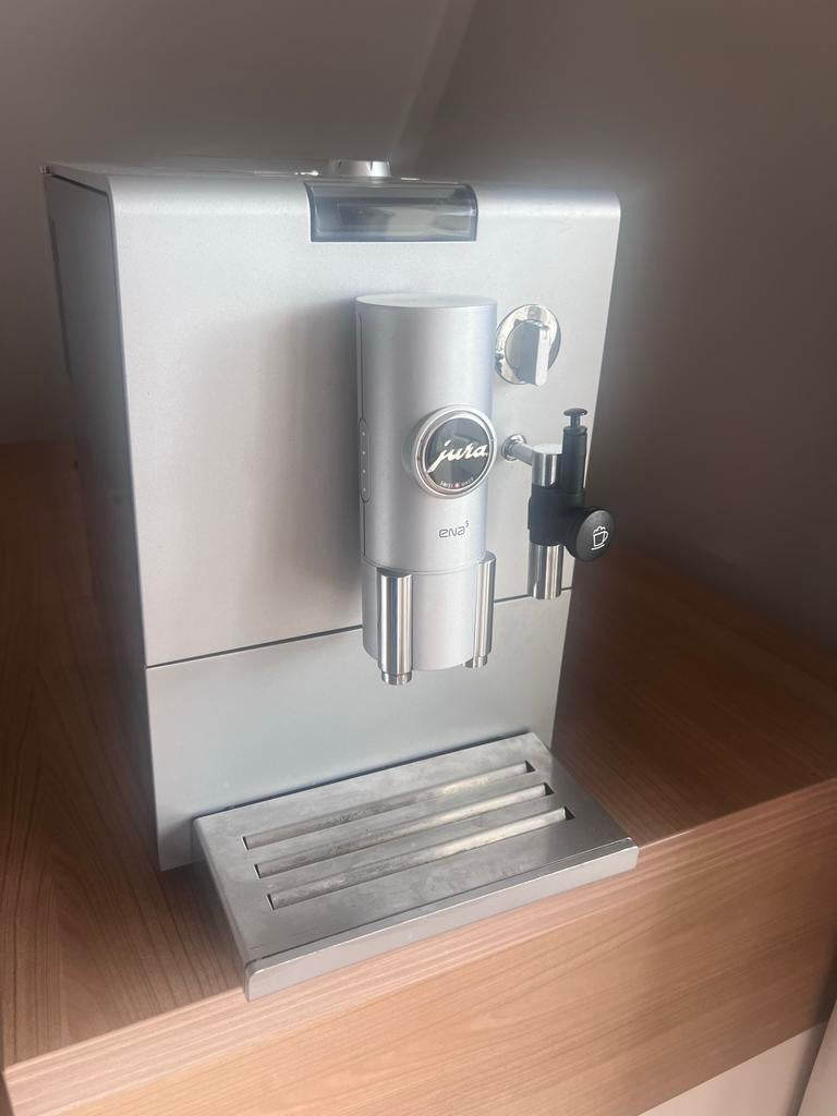 Jura ENA 5 Espressomachine - Zilver, Afneembaar waterreservoir, Espresso apparaat, Zo goed als nieuw, 2 tot 4 kopjes