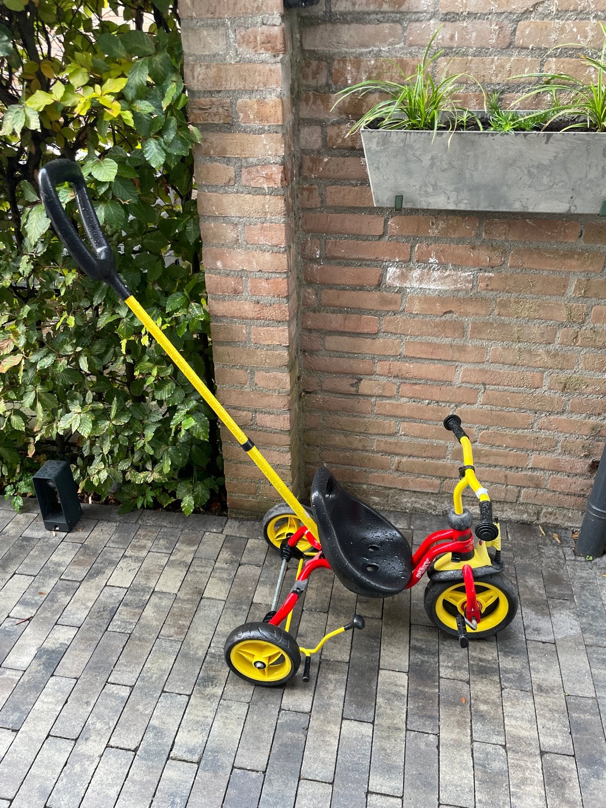 Puky driewieler met duwstang - Geel/Rood, Ophalen, Gebruikt, Trapvoertuig