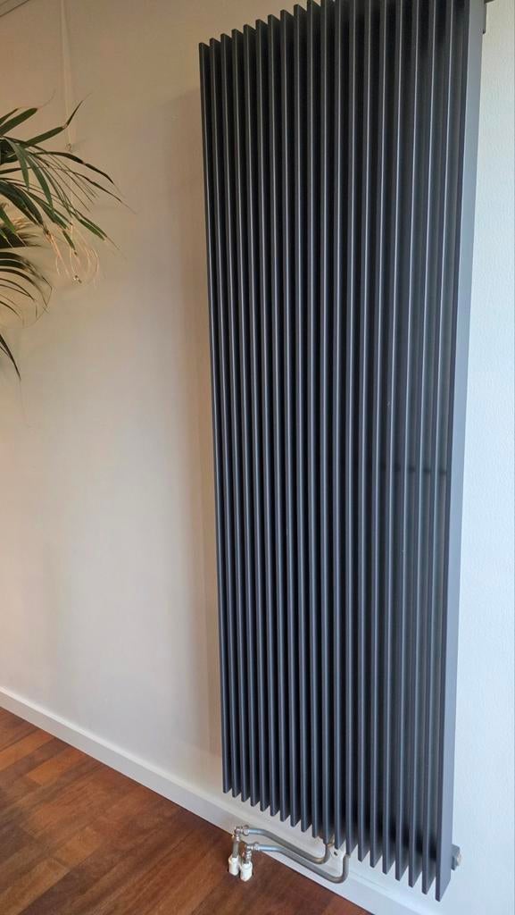 2x design radiator 180x58 donkergrijs structuur, Doe-het-zelf en Verbouw, Ophalen, Radiator, Minder dan 60 cm, Zo goed als nieuw