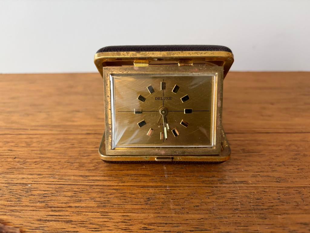 Vintage metalen goudkleurige reiswekker 7 Jewels.621, Witgoed en Apparatuur, Wekkers, Ophalen of Verzenden, Gebruikt, Analoog