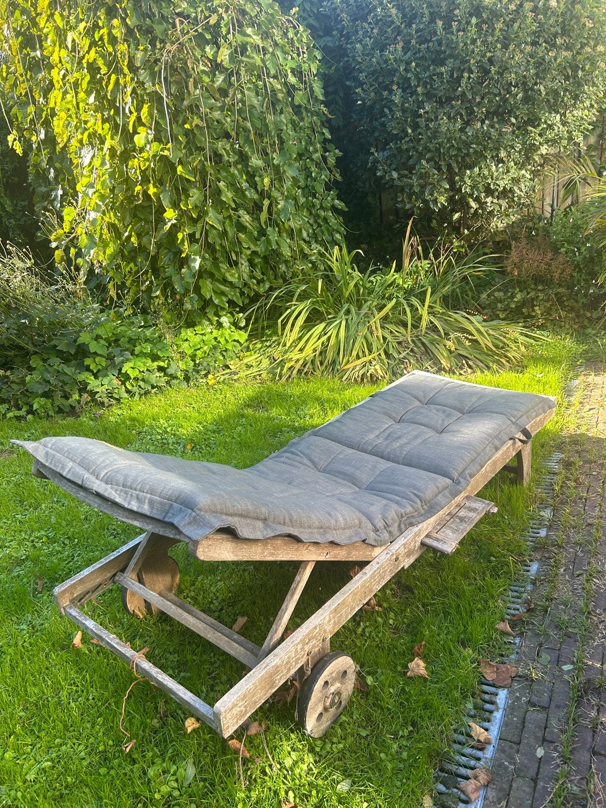 Teakhouten ligbed met comfortabel kussen, Tuin en Terras, Ophalen, Gebruikt, Teakhout, Verrijdbaar