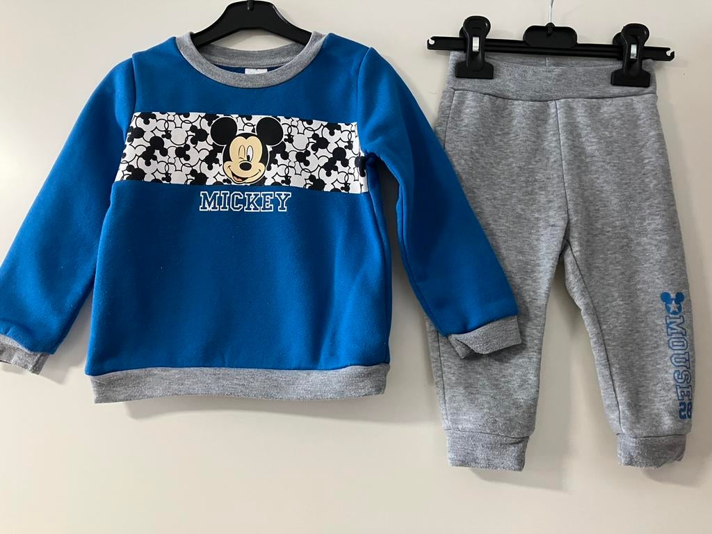 Nette Mickey Mouse disney baby sweater en broek maat 86, Ophalen of Verzenden, Zo goed als nieuw, Jongetje, Setje