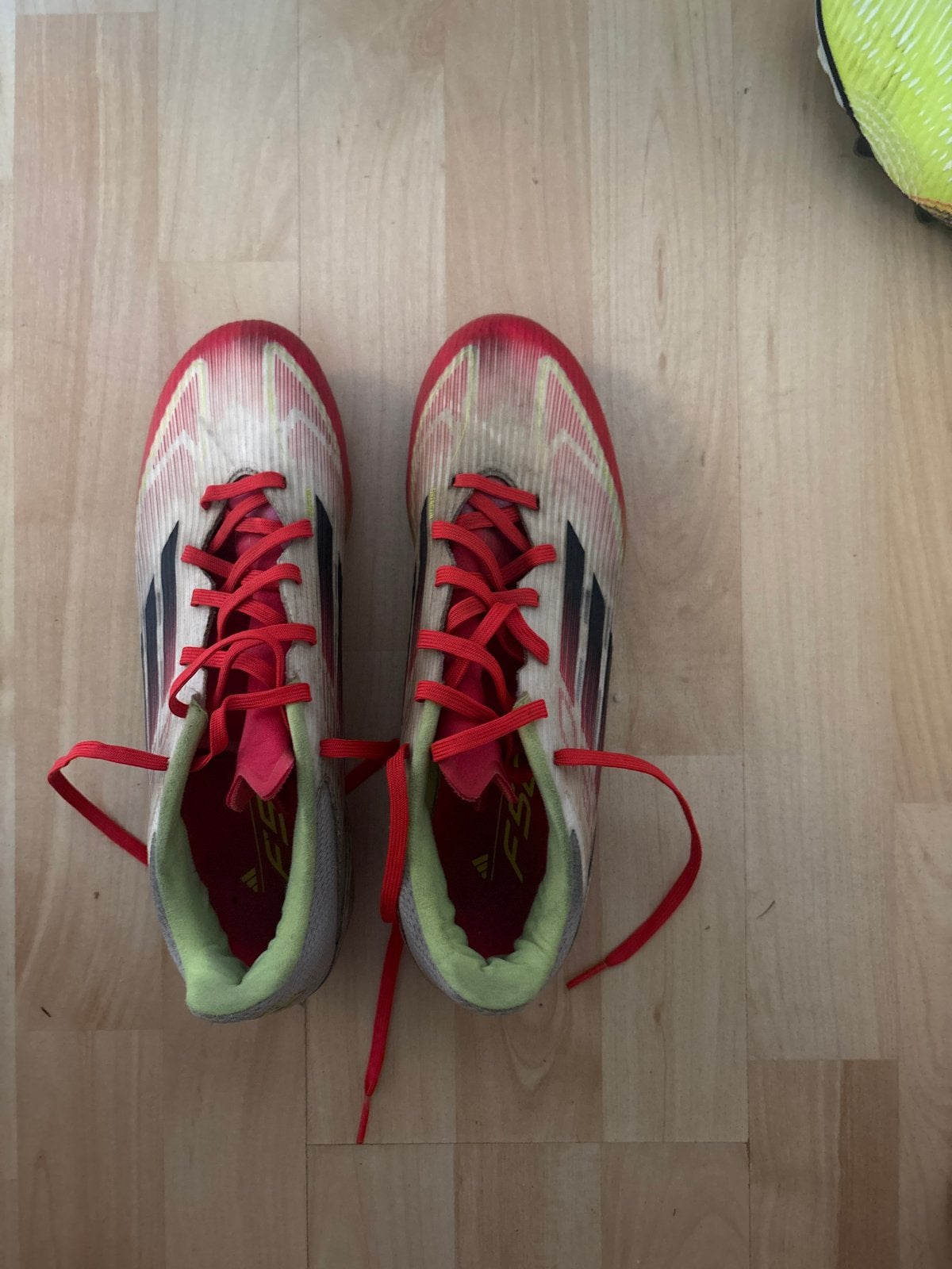 F50 Voetbalschoenen maat 40/41 - Gebruikt, kleine prijs, Ophalen of Verzenden, Gebruikt, Schoenen