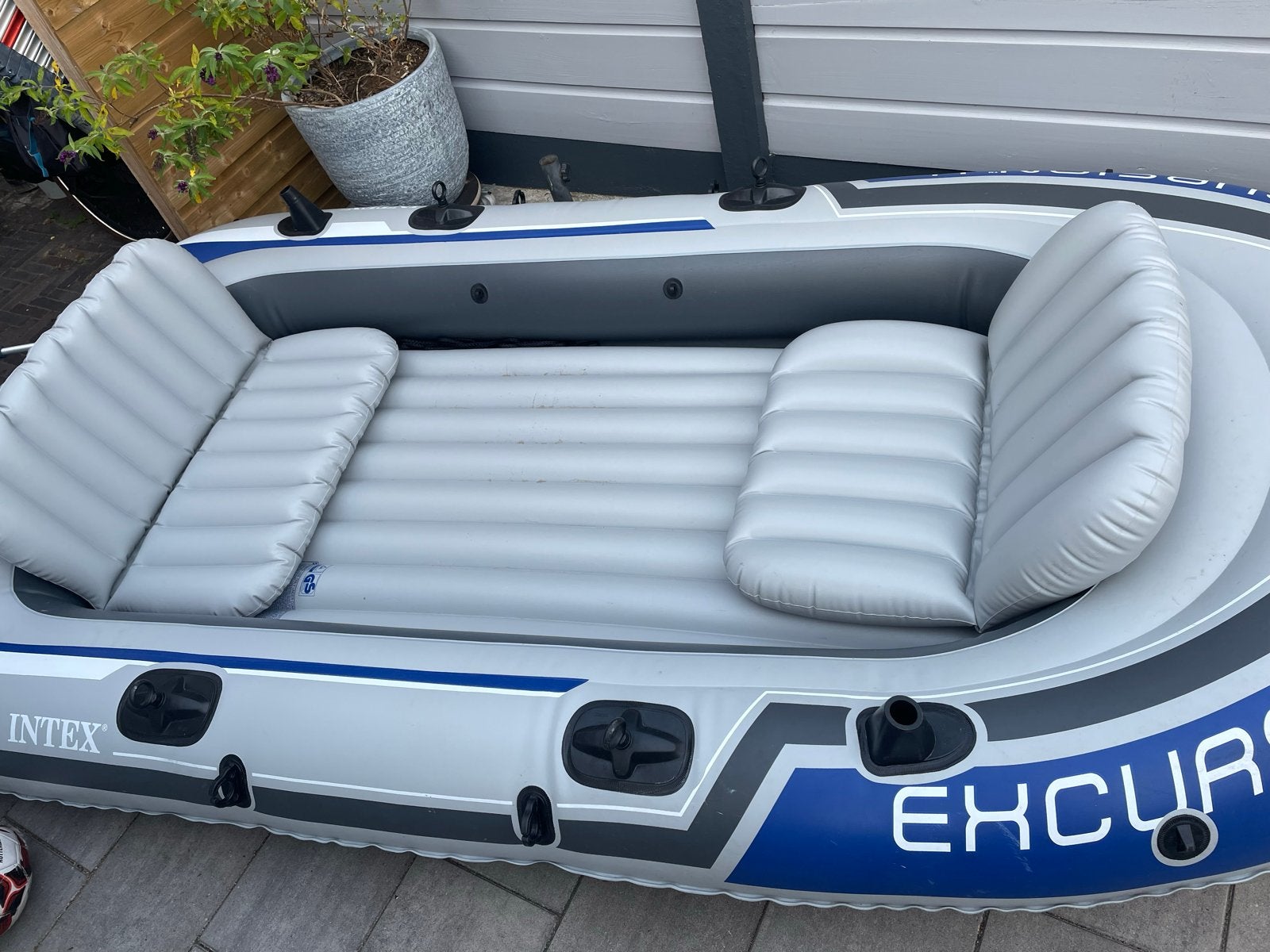 Intex Excursion 4 opblaasboot met pomp en zitjes, Ophalen, Zo goed als nieuw, Overige typen