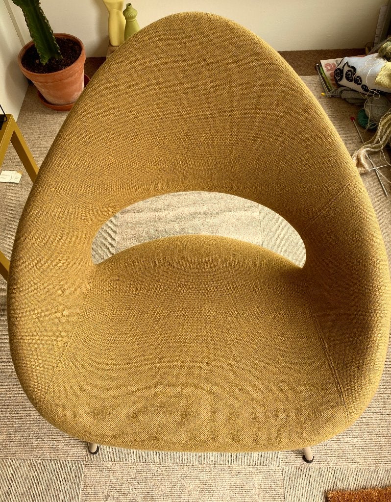 Artifort Shark Lounge Mosterd Geel Fauteuil met beige frame, Ophalen, Minder dan 75 cm, Nieuw, Stof