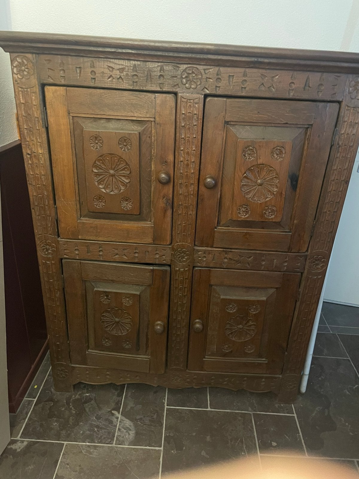Antieke houten brocante kast met houtsnijwerk en 4 deurtjes, Ophalen