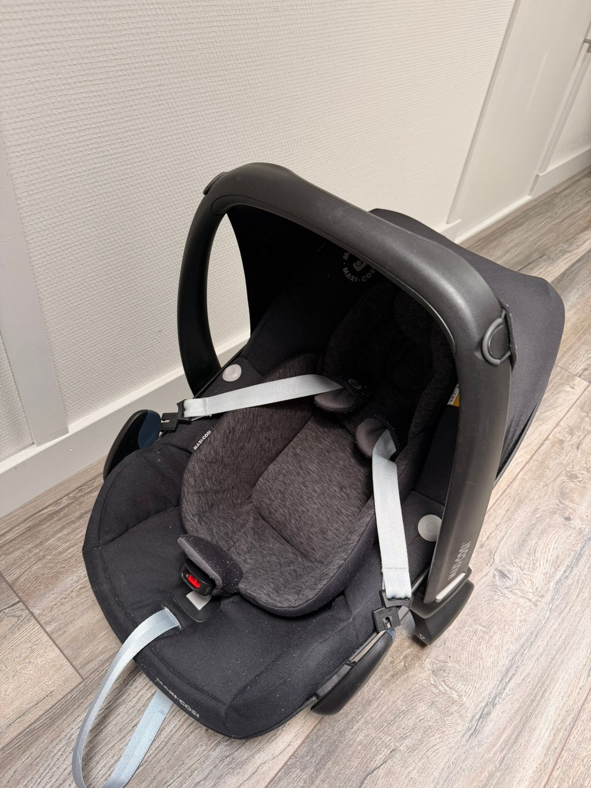 Maxi Cosi Pebble met baby inleg, Ophalen, Autogordel of Isofix, Gebruikt, 0 t/m 13 kg