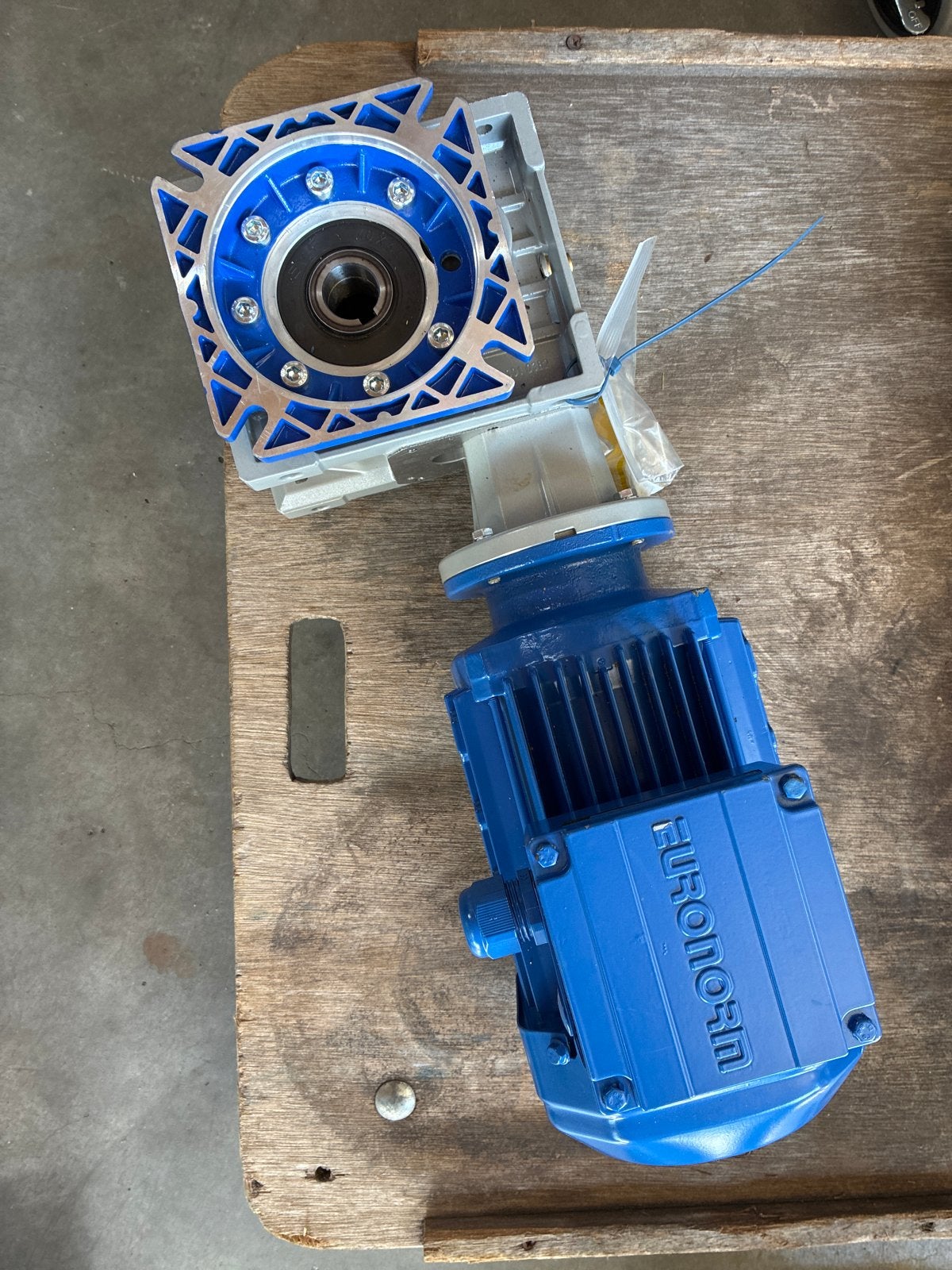 Nieuwe Euronorm motor met vertragingskast 60/50 lets bv, Ophalen
