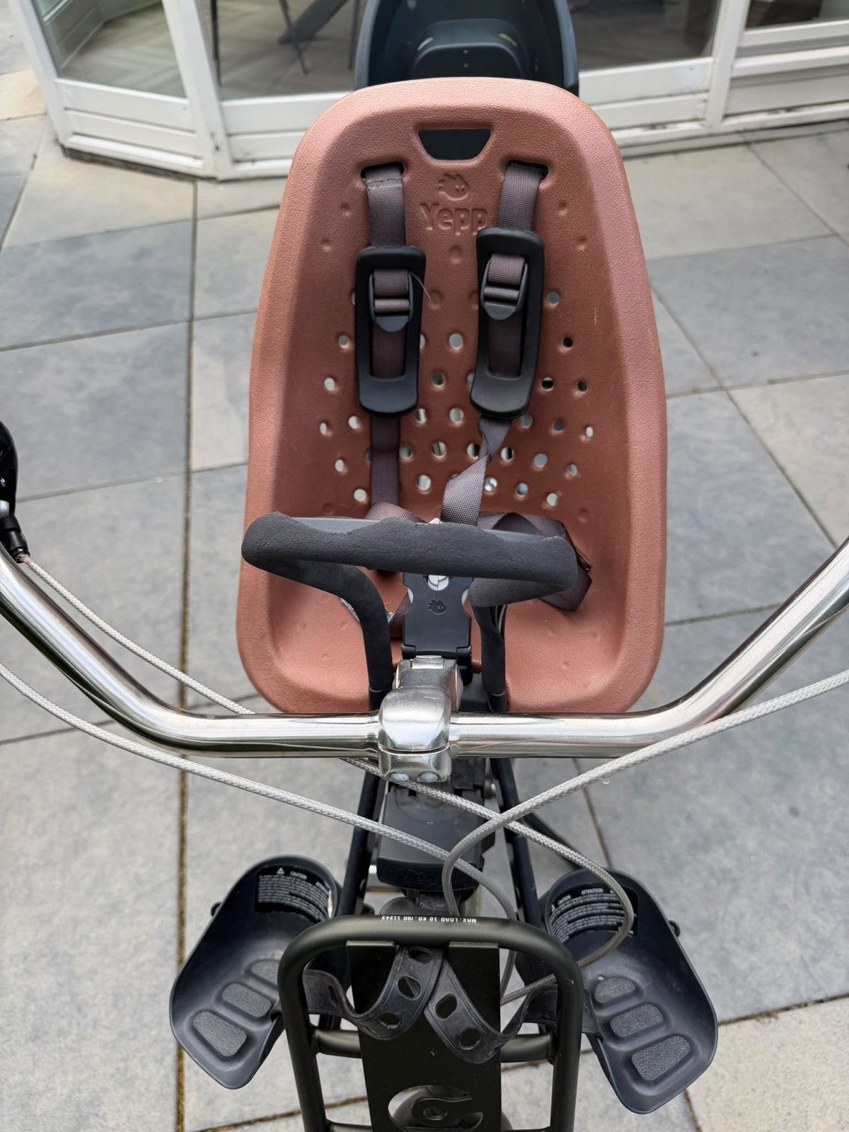 Yepp Mini fietszitje voor, bruin, Fietsen en Brommers, Ophalen, Voetsteuntjes, Voorzitje, Zo goed als nieuw