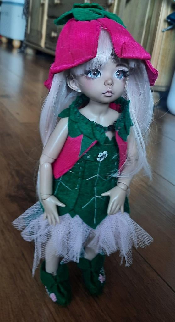 Bjd 1/6 , 4 dlg mooi hand gemaakt kleding setje., Verzamelen, Poppen, Ophalen of Verzenden, Zo goed als nieuw, Kleertjes