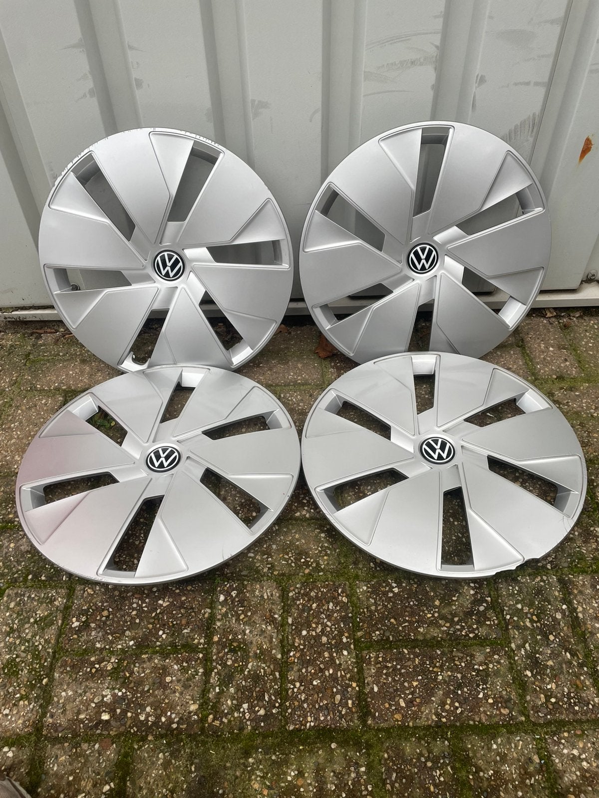 Volkswagen wieldoppen 18 inch, Ophalen of Verzenden, Zo goed als nieuw