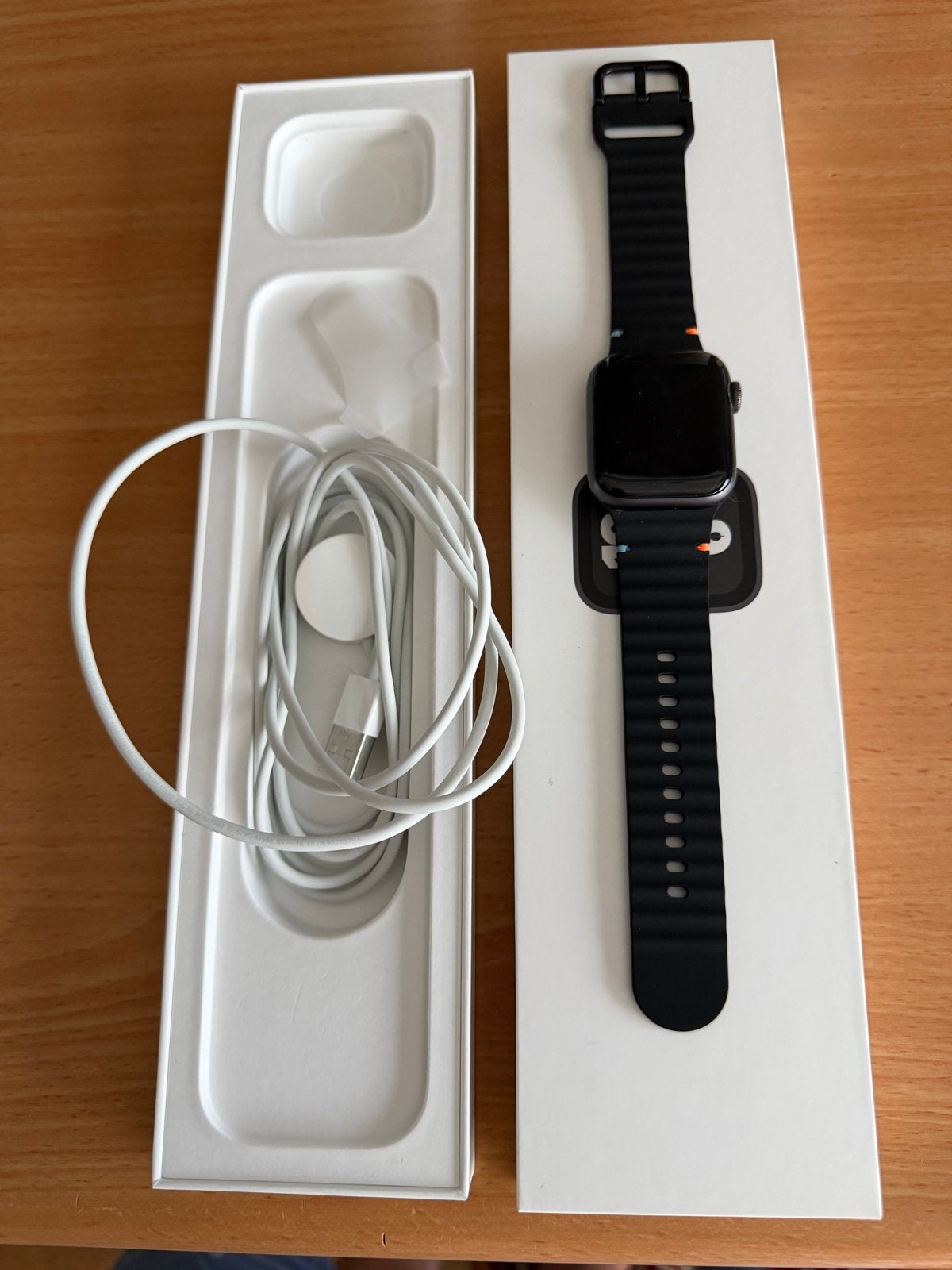 Smartwatch se 40 mmcompleet met oplader gps +ltd simkaart, Ophalen, Zwart, IOS, Zo goed als nieuw