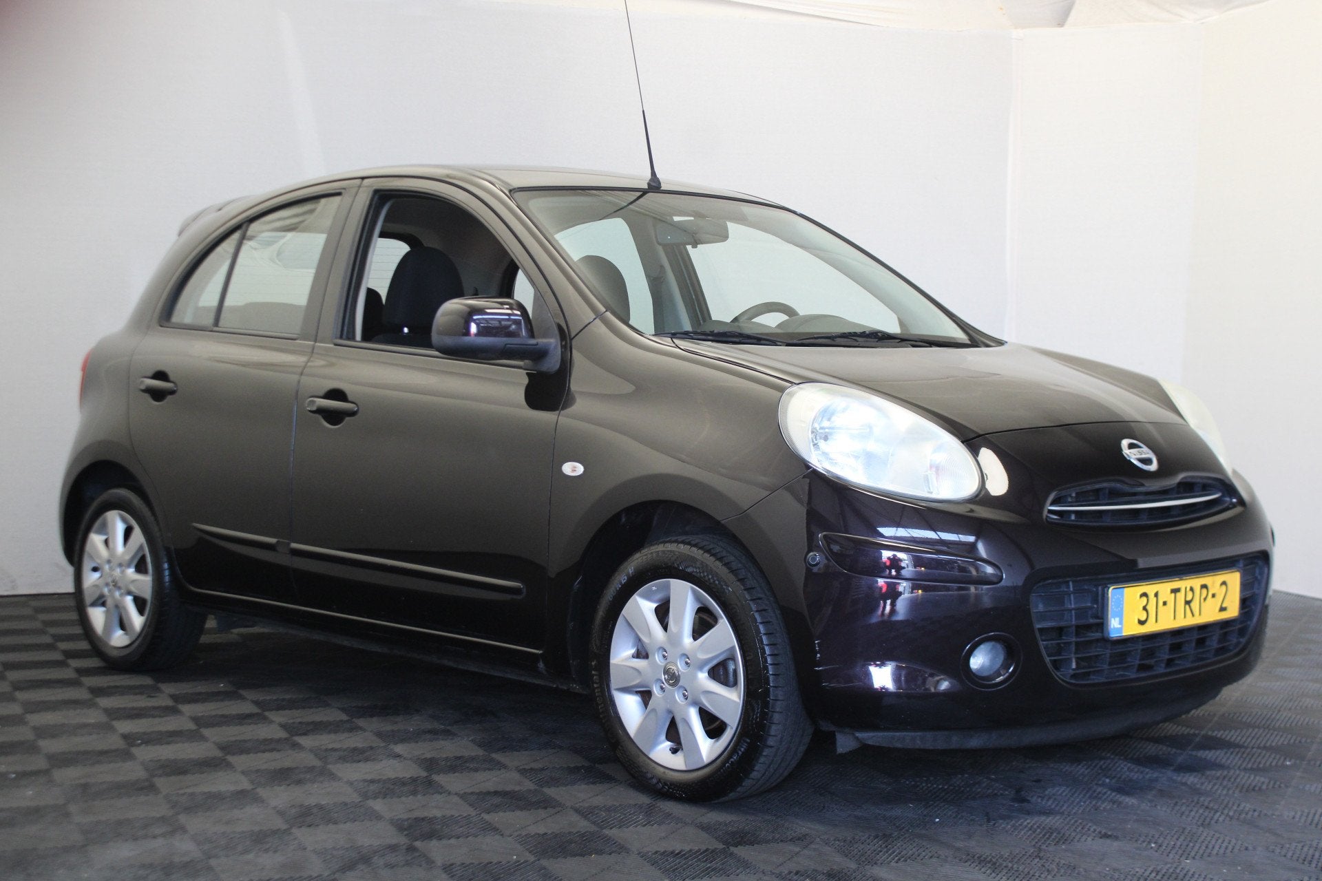 Nissan Micra 1.2 DIG-S Connect Edition (bj 2012), Voorwielaandrijving, Euro 5, Stof, Zwart