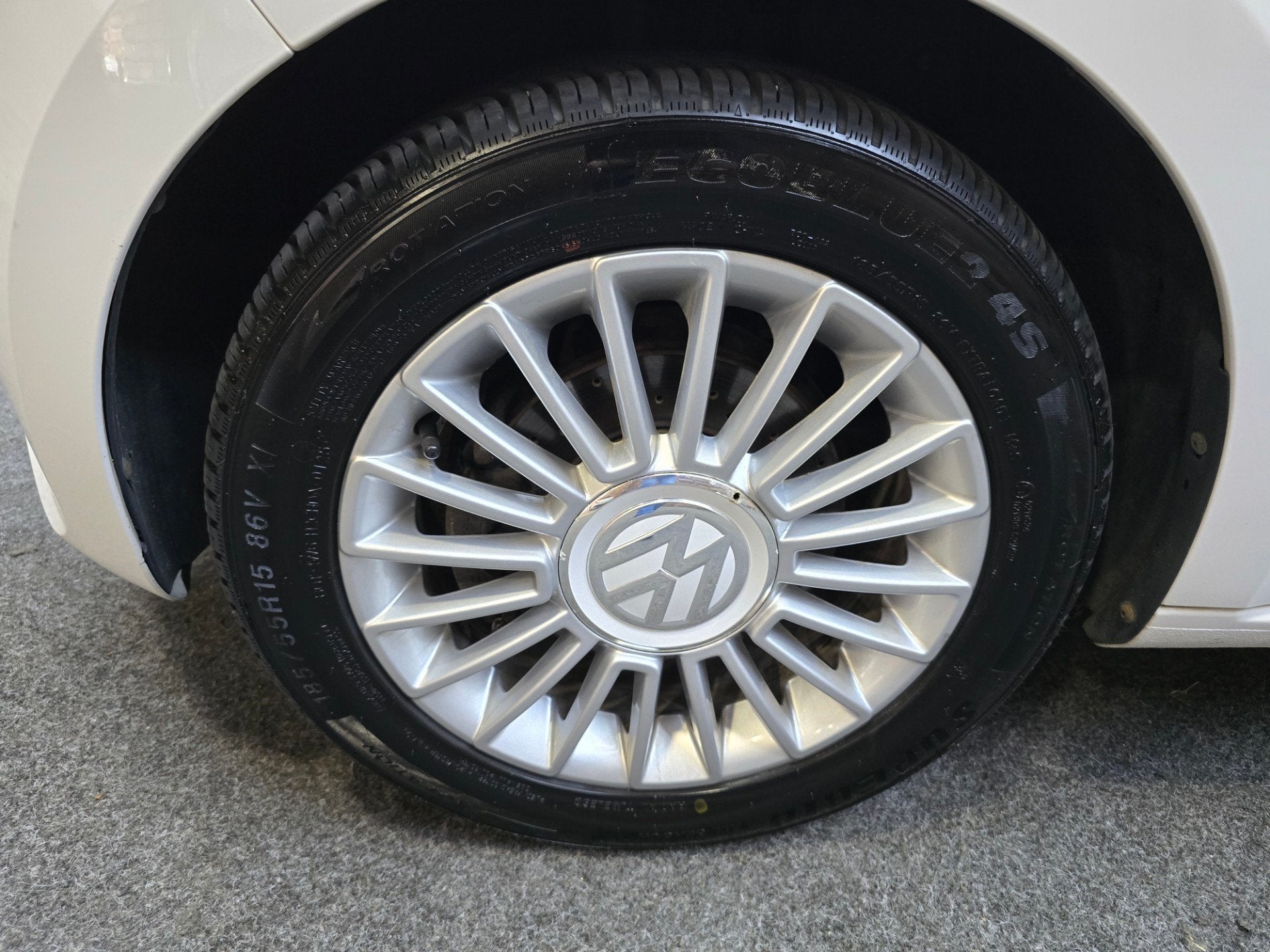 Volkswagen Up! 1.0 high up! BlueMotion Navi Airconditioning, Euro 5, Stof, Gebruikt, 840 kg