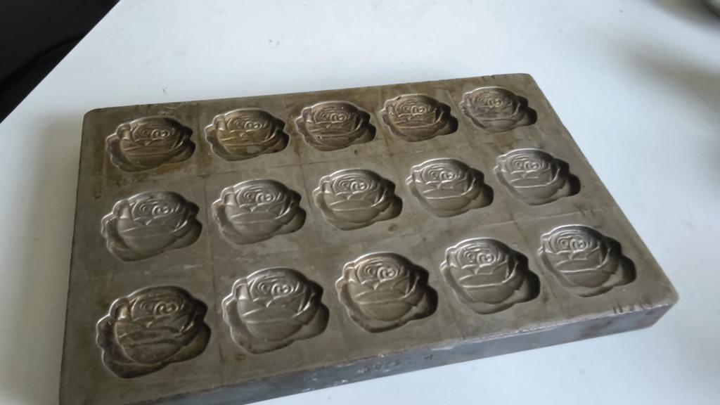 Vintage chocoladevorm rozen, metaal, Antiek en Kunst, Ophalen of Verzenden