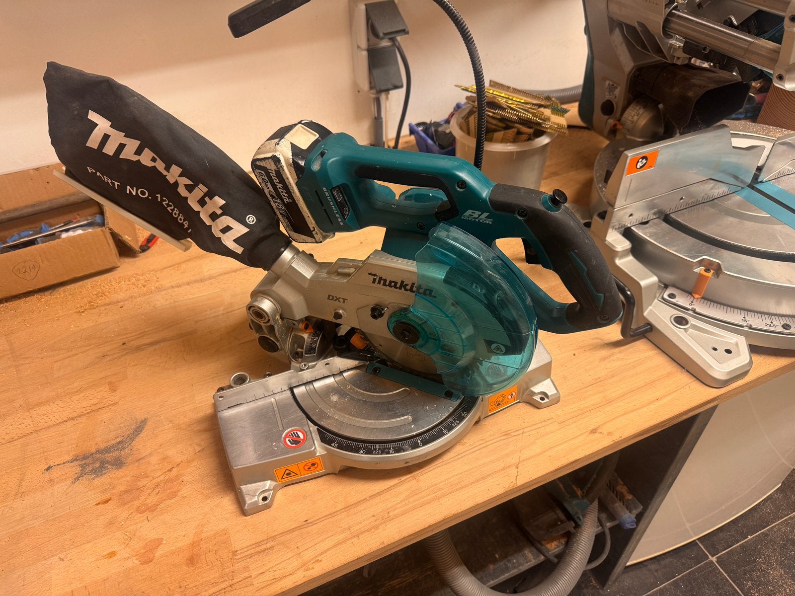 Makita dls600 afkortzaag., Doe-het-zelf en Verbouw, Gebruikt, Ophalen of Verzenden, Afkortzaag, 30 tot 70 mm