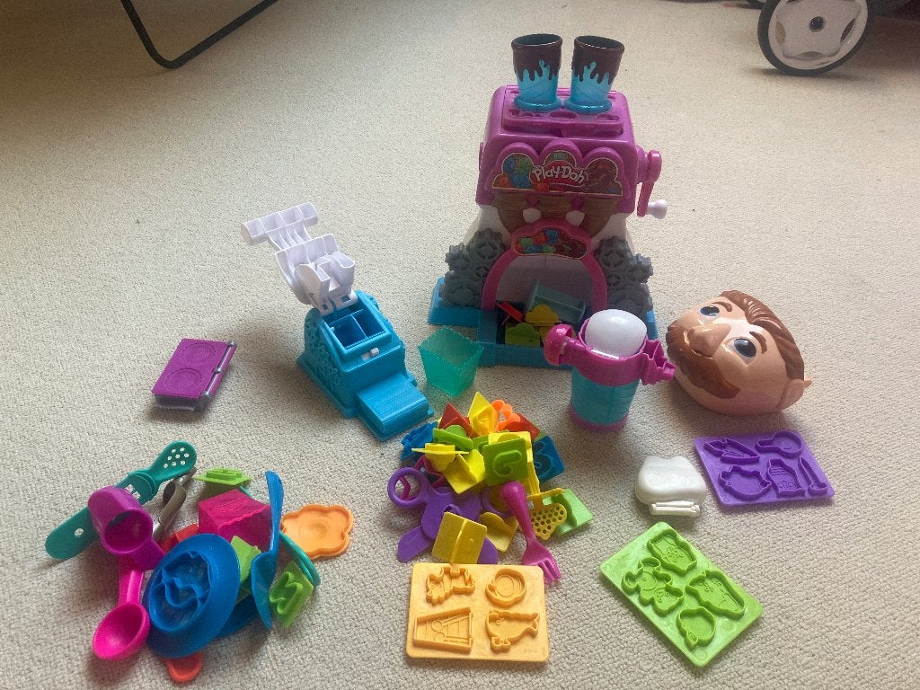 Play doh klei (heel veel spulletjes), Ophalen of Verzenden, Zo goed als nieuw, Knutselen