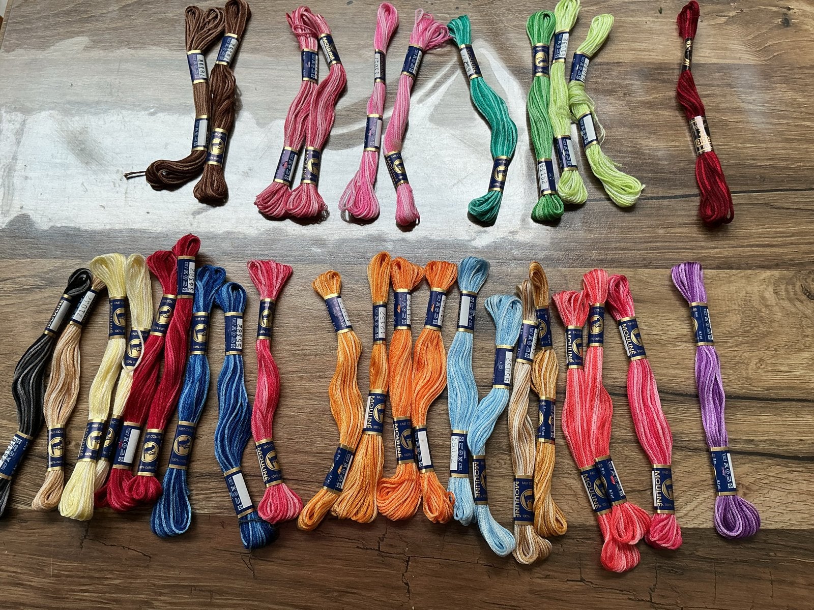 Diverse kleuren borduurgaren - Nieuw, Ophalen of Verzenden, Nieuw, Handborduren, Borduurgaren of Zijde