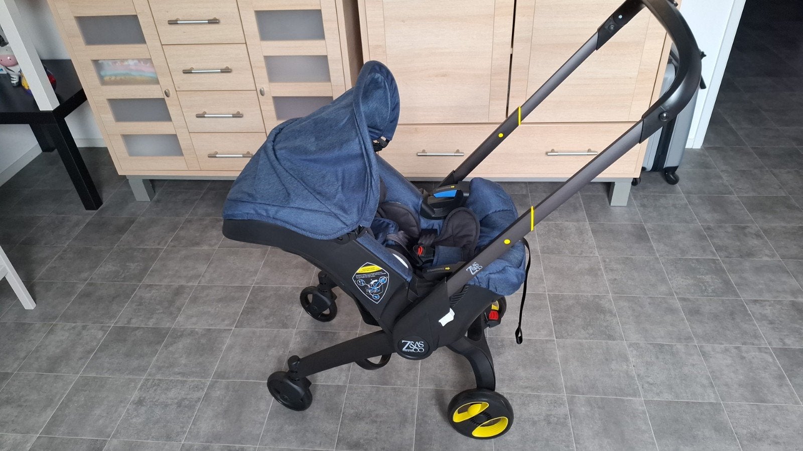 Nieuwe Maxi-Cosi met wieltjes, inklapbaar en autostoel, Kinderen en Baby's, Autostoeltjes, Autogordel, 9 t/m 18 kg, Nieuw, Ophalen of Verzenden