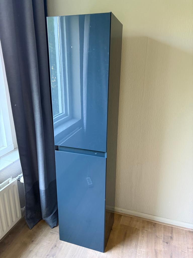 Moderne hoge kast (badkamer) met glazen planken, Ophalen, Gebruikt