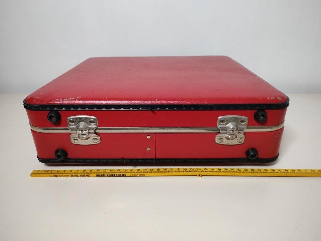 K657 VINTAGE stewardesskoffer rood in in goede staat, Overige materialen, Gebruikt, Onbekend, Minder dan 50 cm