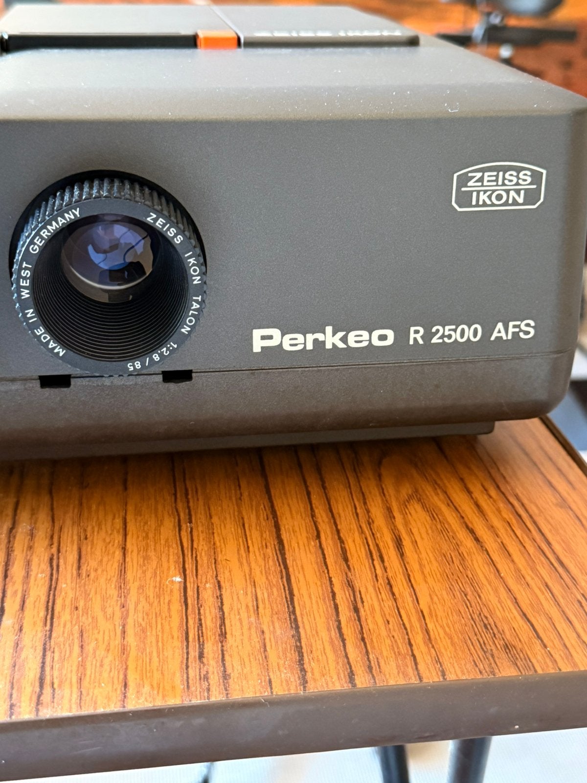 Zeis Ikon “Perkeo R2500 AFS” diaprojector, Ophalen of Verzenden, Gebruikt