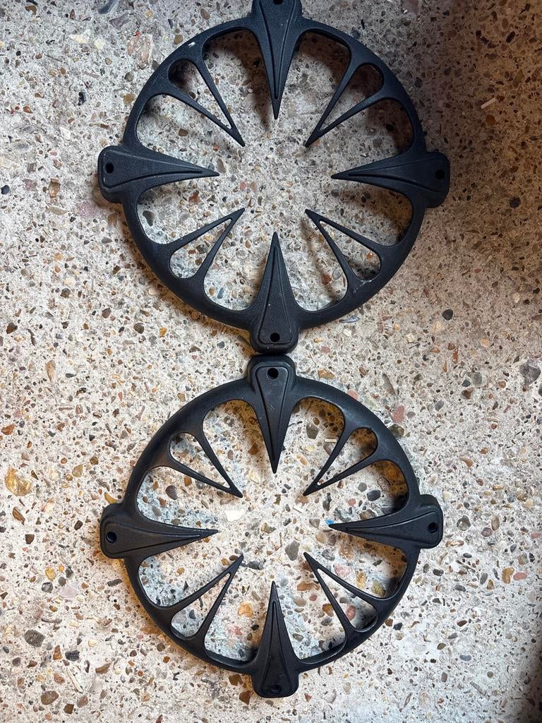 Set van 2 zwarte speaker grills kicker, Auto diversen, Ophalen of Verzenden, Gebruikt