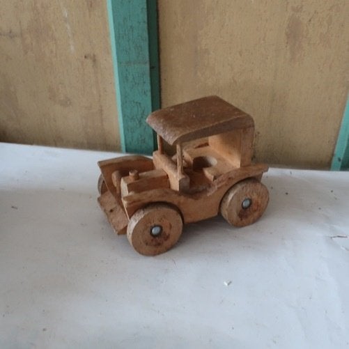 Auto hout Jukka speelgoed origineel Made in Finland, Ophalen of Verzenden, Gebruikt, Rij- of Hobbelspeelgoed