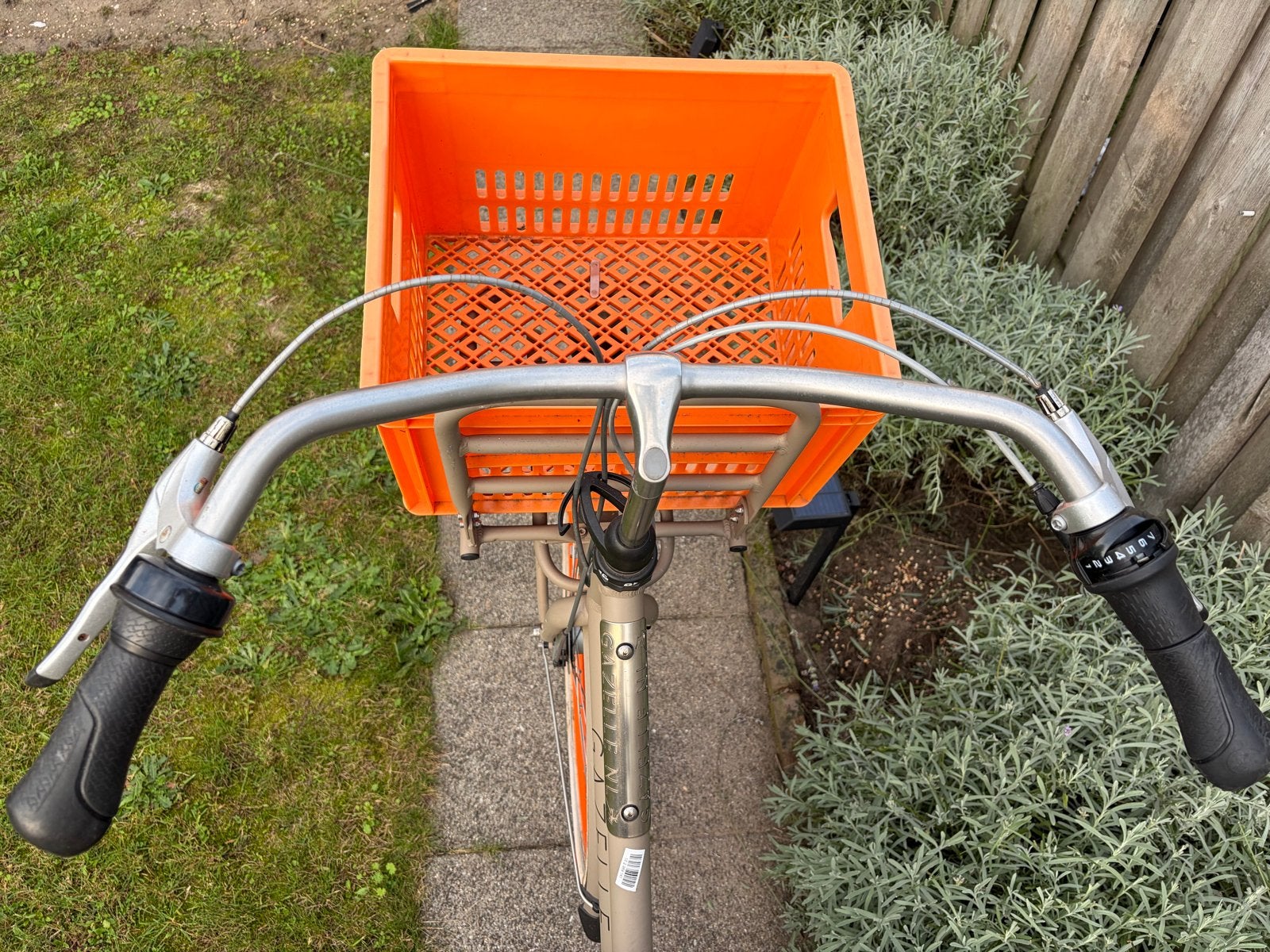 Foto 6 van Gazelle Heavy Duty NL T7 frame54 2017 fiets met krat en slot