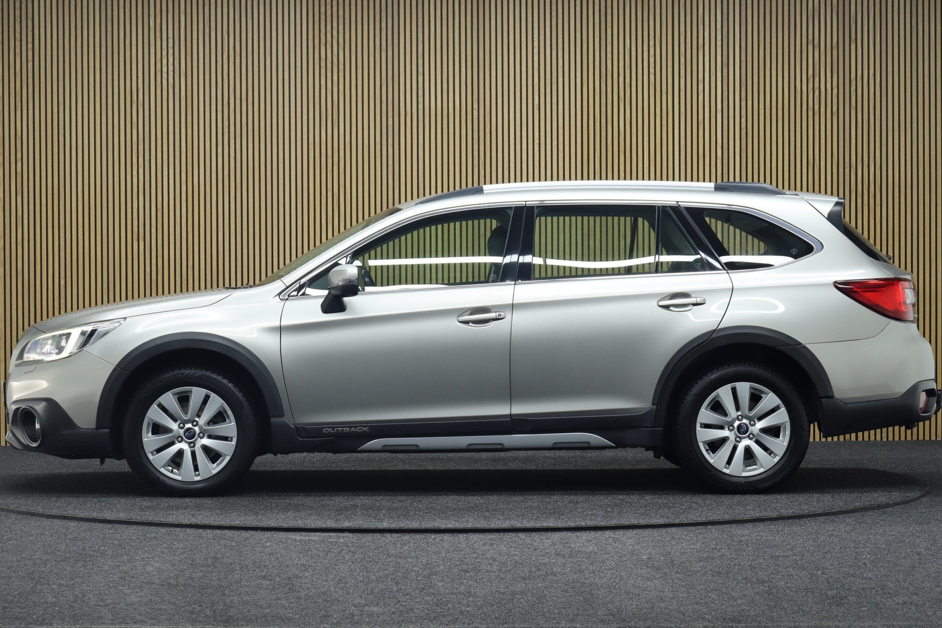 Subaru Outback 2.5i Premium AWD | Trekhaak | Adaptive-cruise, Auto's, Dealer onderhouden, Gebruikt, 4 cilinders, 2498 cc