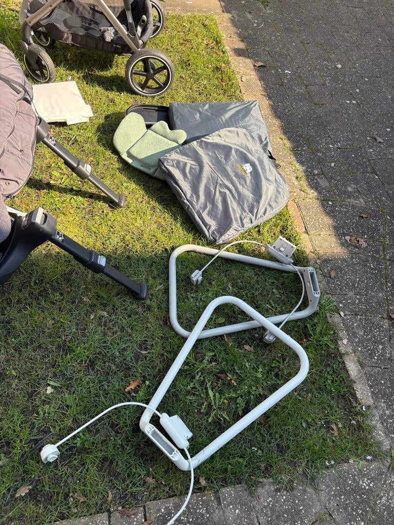 Diverse babyartikelen: Tweelingwagen, autostoel, buggyzak, Gebruikt, Duowagen, Ophalen, Kinderwagen