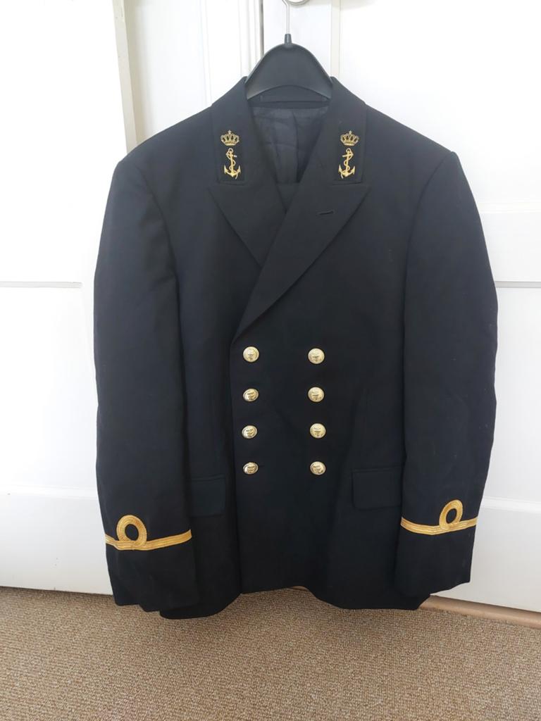 Militair uniform Koninklijke Marine met pet, Verzamelen, Militaria | Algemeen, Ophalen, Marine, Nederland, Kleding of Schoenen