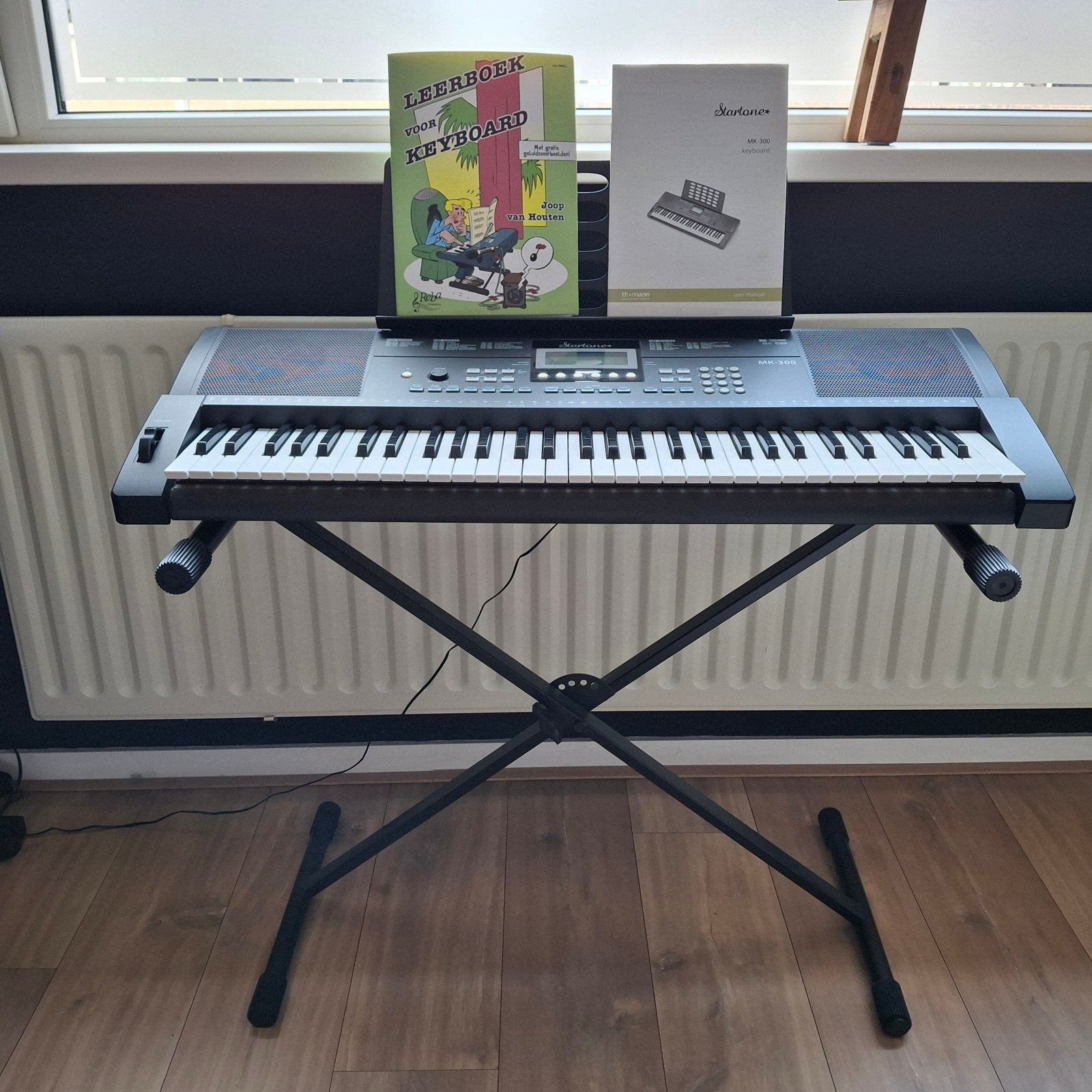 Startone MK-300 keyboard met standaard, Ophalen of Verzenden, Zo goed als nieuw, 61 toetsen, Met standaard