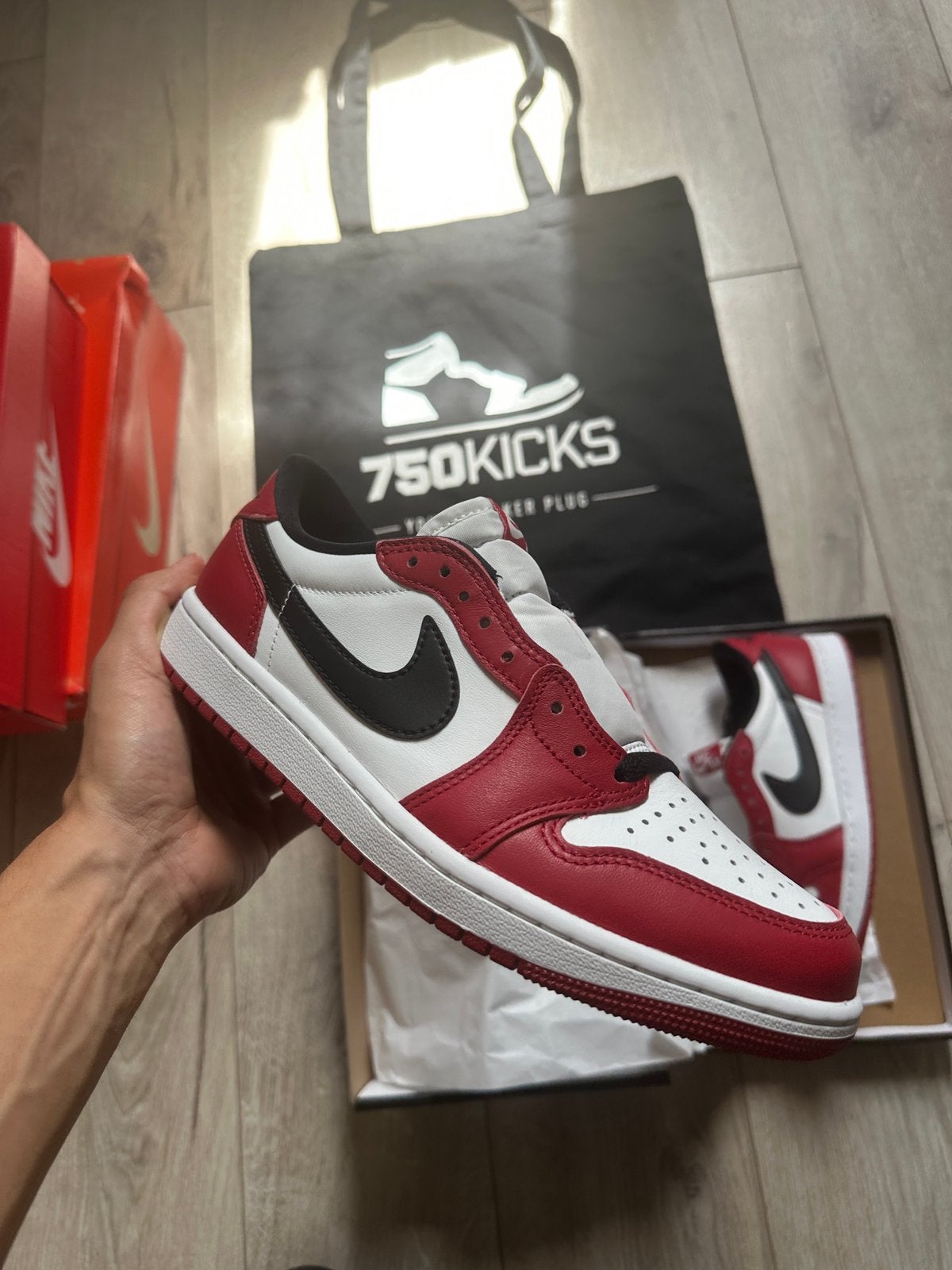 Jordan 1 Retro Low OG Chicago (2025) Maat EU42 HQ6998-600, Kleding | Heren, Schoenen, Overige kleuren, Nieuw, Ophalen of Verzenden