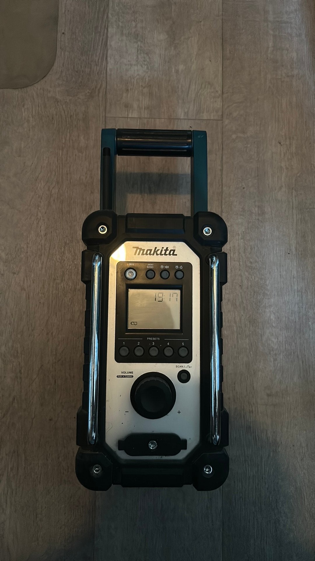Makita DMR107 bouwradio, Audio, Tv en Foto, Radio's, Ophalen of Verzenden, Zo goed als nieuw