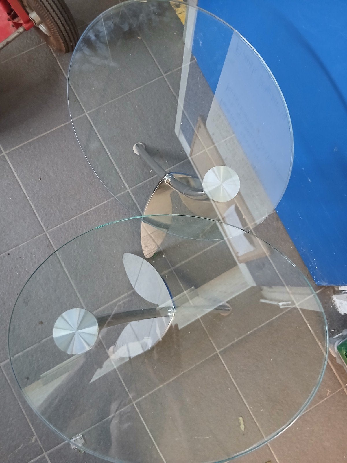 Set van 2 glazen bijzettafels met metalen onderstel, Ophalen, Minder dan 55 cm, Gebruikt, Rond