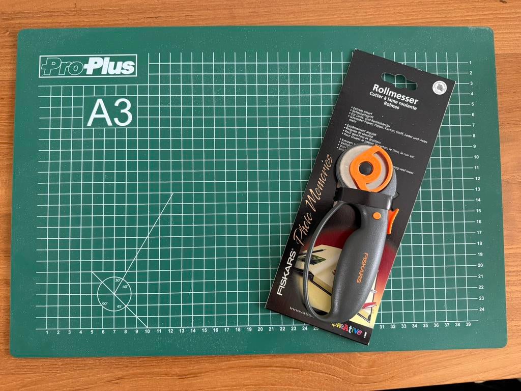 Fiskars rolmes + A3 snijmat proplus nieuw, Ophalen, Nieuw