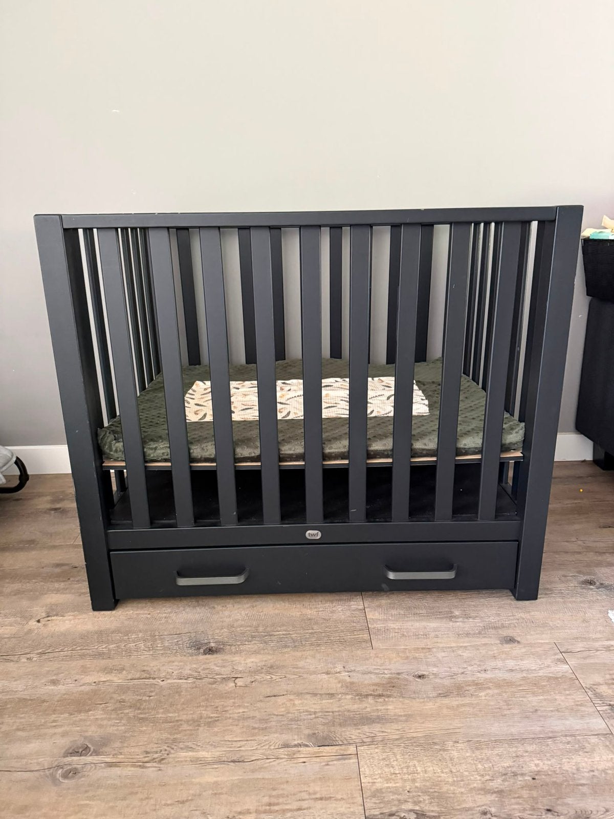 Zwarte TWF baby box met lade, Ophalen, Gebruikt, Vierkant, In hoogte verstelbaar