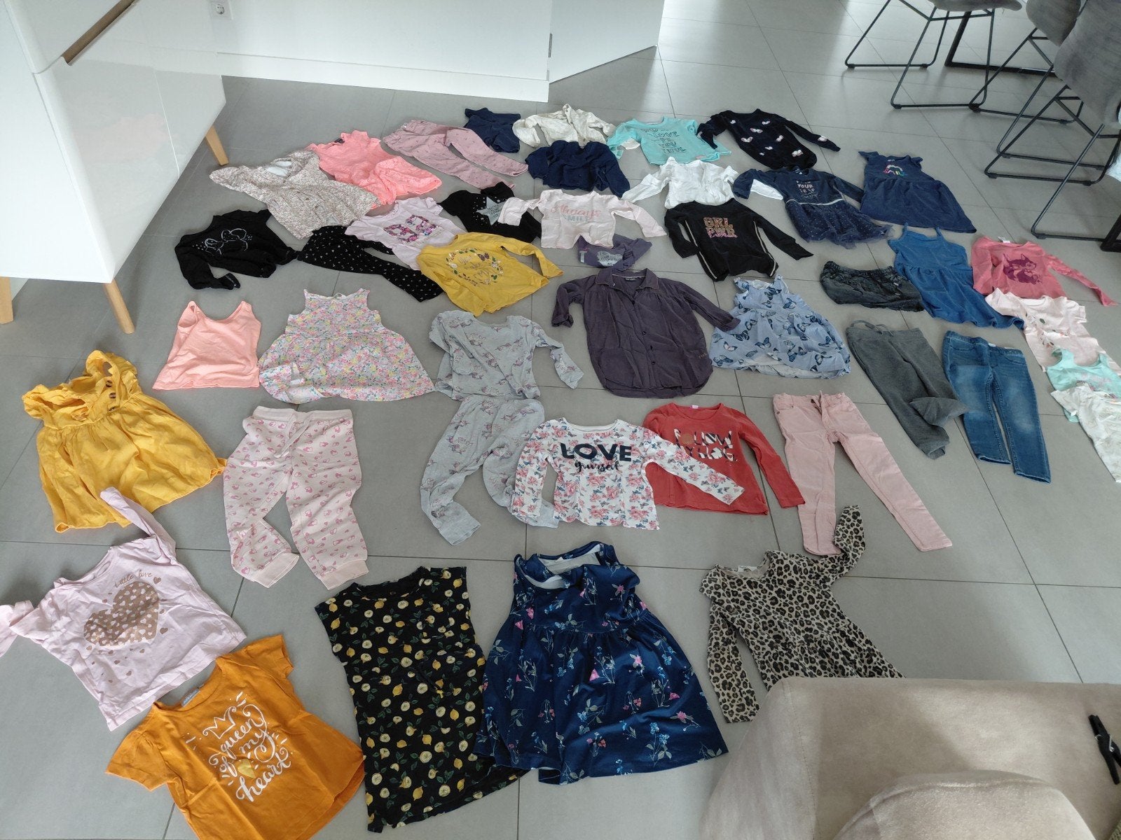 Groot kledingpakket meisjes 98/104 zomer/najaar (44 delig), Kinderen en Baby's, Meisje, H&M, Ophalen of Verzenden, Overige typen