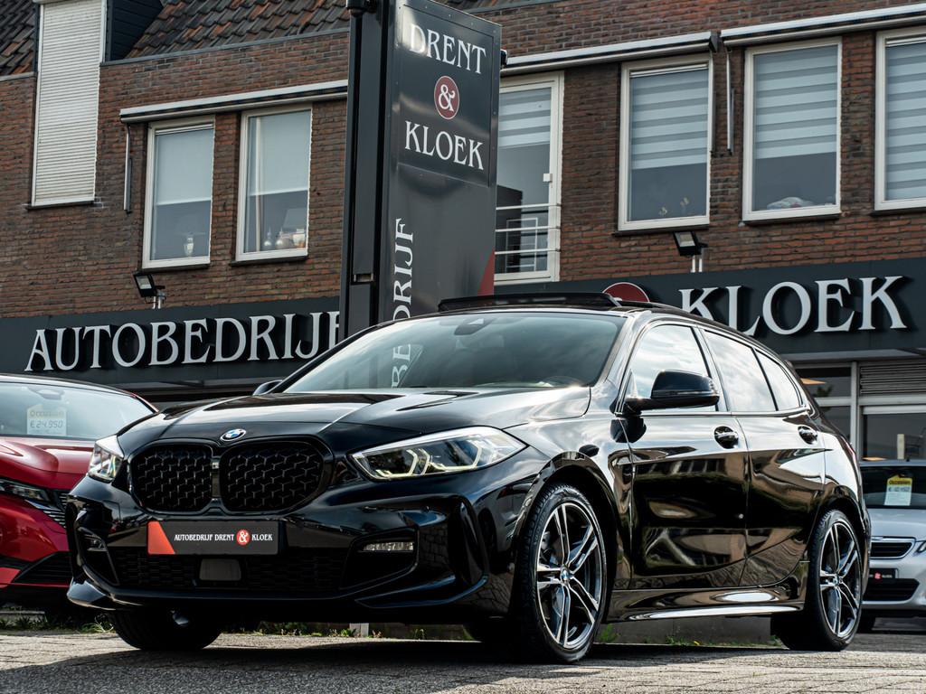 BMW 1-serie 118i Corporate High Exe M-Sport ORG NL PANO HARM, Gebruikt, Zwart, Bedrijf, Handgeschakeld